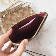 Coach Wristlet 美國地區限定??特別版印花??